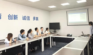 ���Ϸ��꿪չ�̻�������ѵ