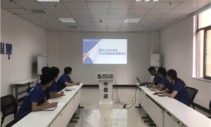 �����꿪չ��һ��ƽ��ı���������̡���ѵ